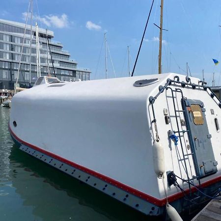 5 Star Ocean Village Marina Reconditioned Rnli Rig Life Boat Southampton Exterior photo