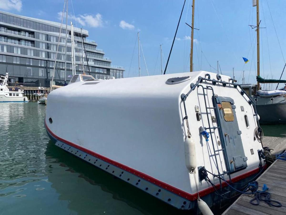 5 Star Ocean Village Marina Reconditioned Rnli Rig Life Boat Southampton Exterior photo