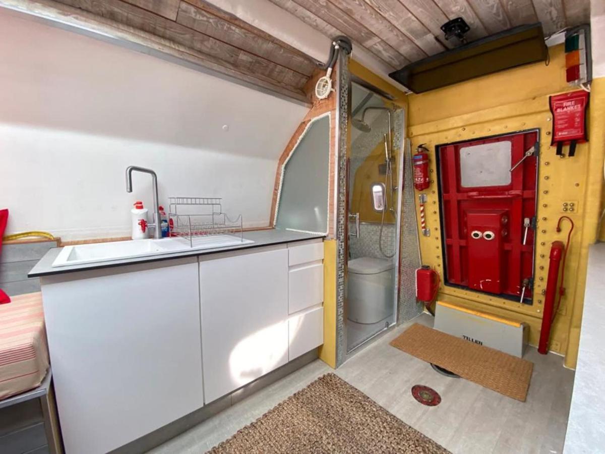 5 Star Ocean Village Marina Reconditioned Rnli Rig Life Boat Southampton Exterior photo